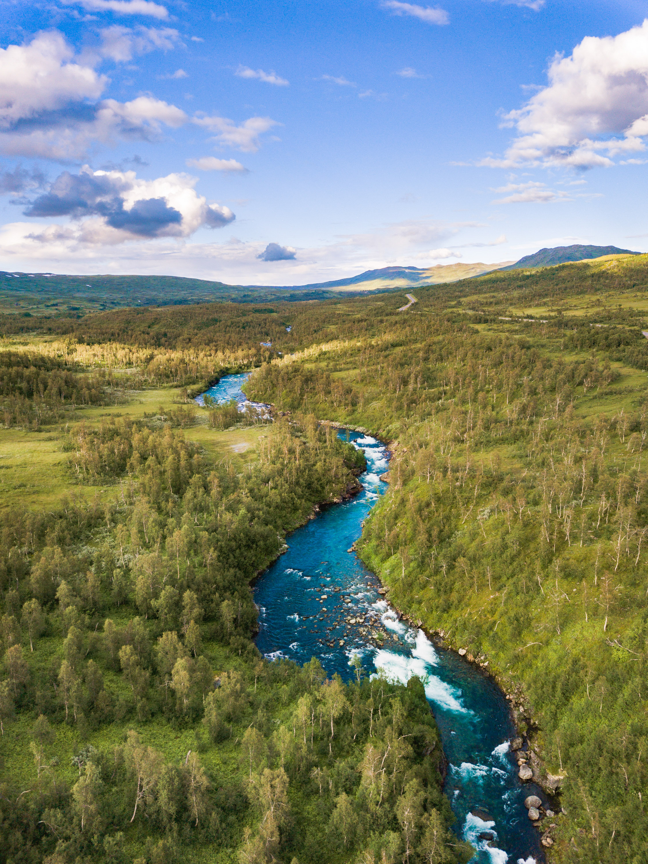 Gaustajokk,Gaustafallet aug 17, en älv med kristallklartvatten som går ut med Vildmarskvägen på väg upp mot Stekenjokk