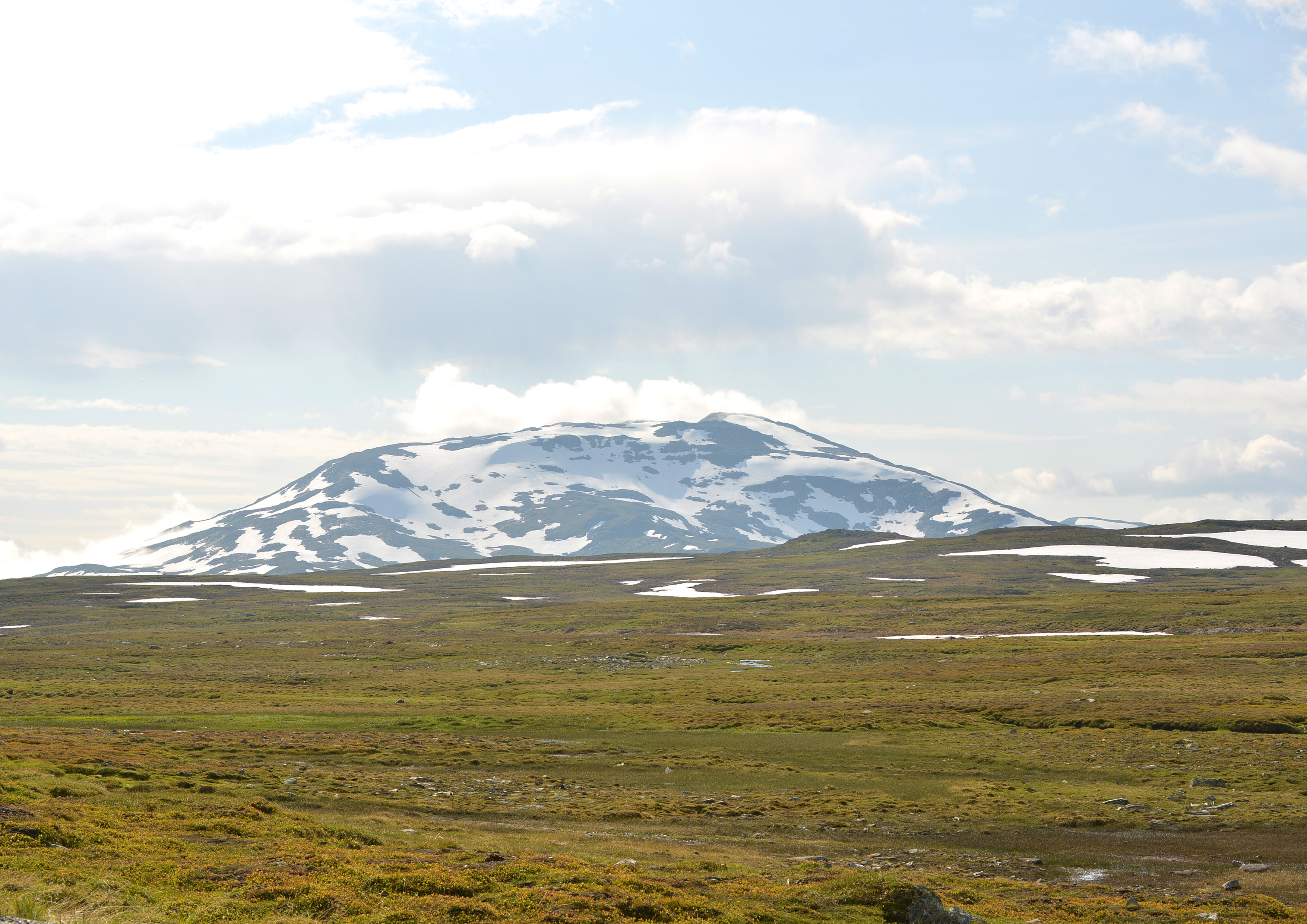 Snön låg kvar och barnbarnet på fyra år var eld och lågor. Dels över snön och dels över hur mäktigt detta var, och stort. Både för liten och stor.