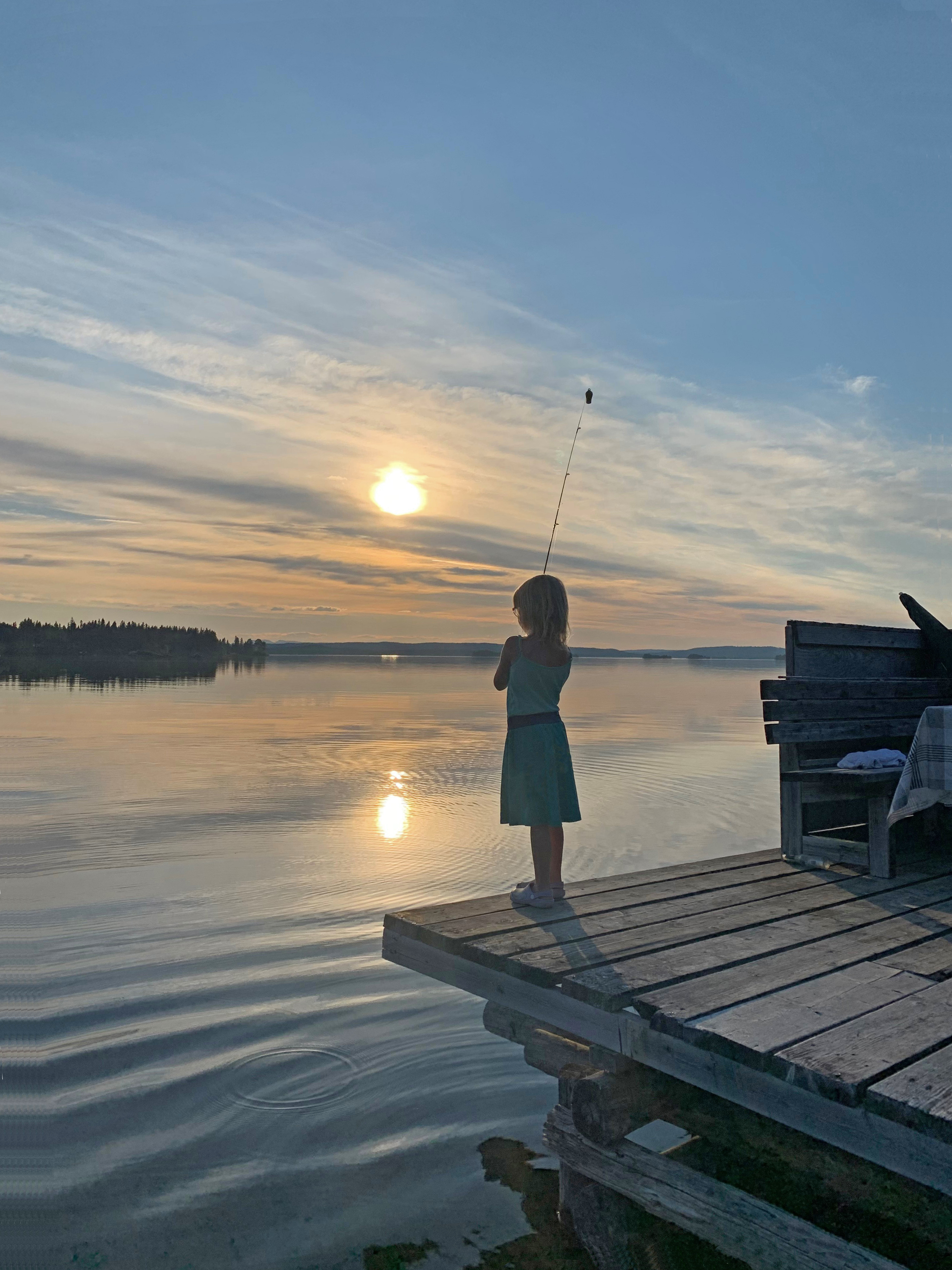 Elsa fiskar i Ströms Vattudal.