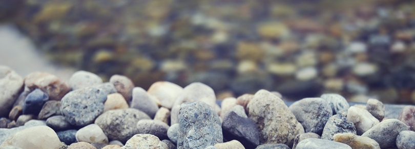 Stenar på en strand